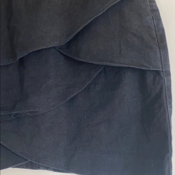 21 Denim skirt with ruffles in front. - Picture 3 of 7